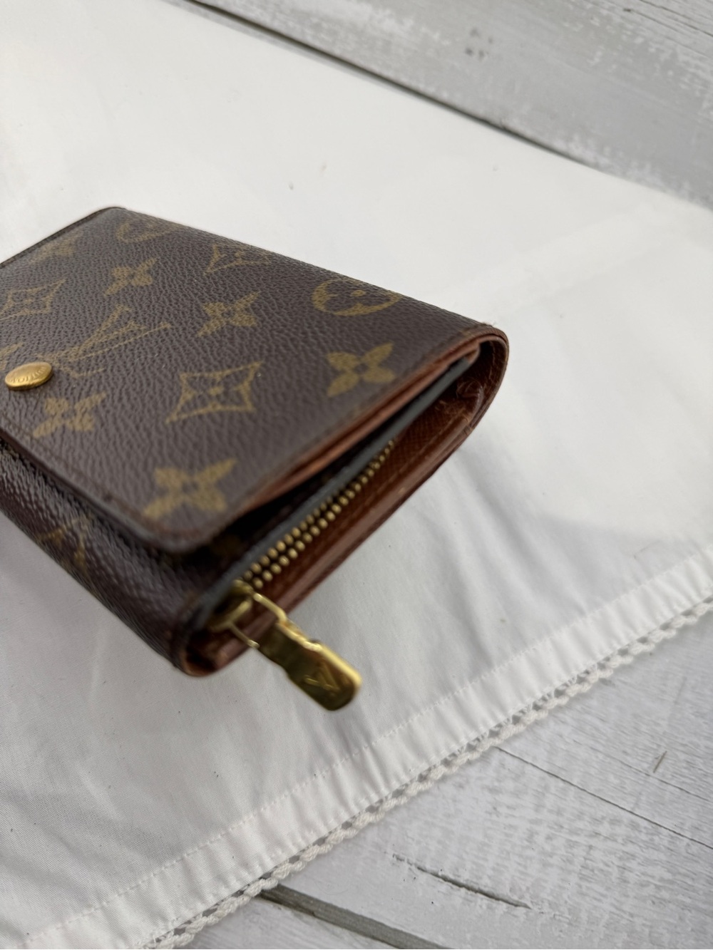 AUTHENTIC LOUIS VUITTON Monogram Porte-Monnaie Billets Tresor Wallet. - Picture 9 of 12